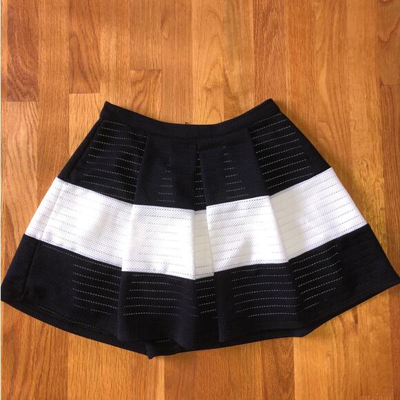 Soprano Colorblock Mini Skirt Size Medium - Picture 1 of 6